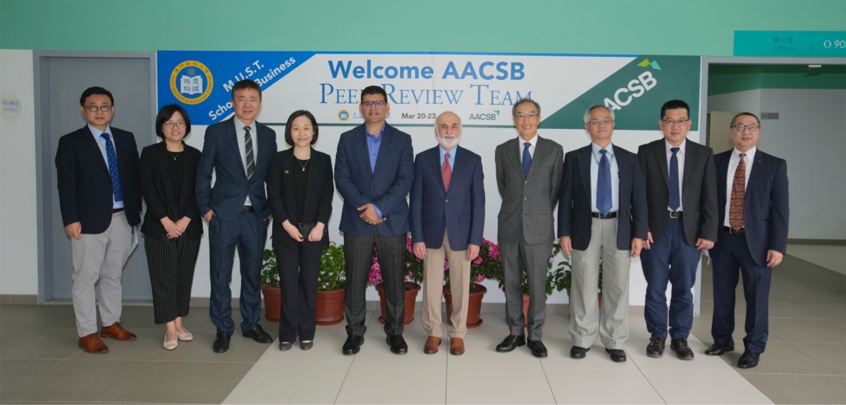 Dean Sheng Ni (fourth from left) and The Chairman of MSB Advisory Board Mr. Paulo Tse (fourth from right) with AACSB Peer Review Team