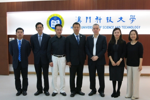 校长(右三)等合影 对外经济贸易大学全球价值链研究院武雅斌执行院长