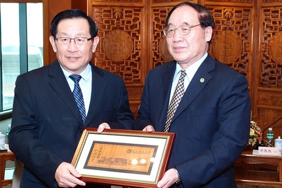 萬鋼部長勉勵科大突出特色、發揮優勢、創建一流學科