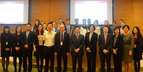 師生受中國銀行澳門分行的領導和人事部門主管的熱情接待