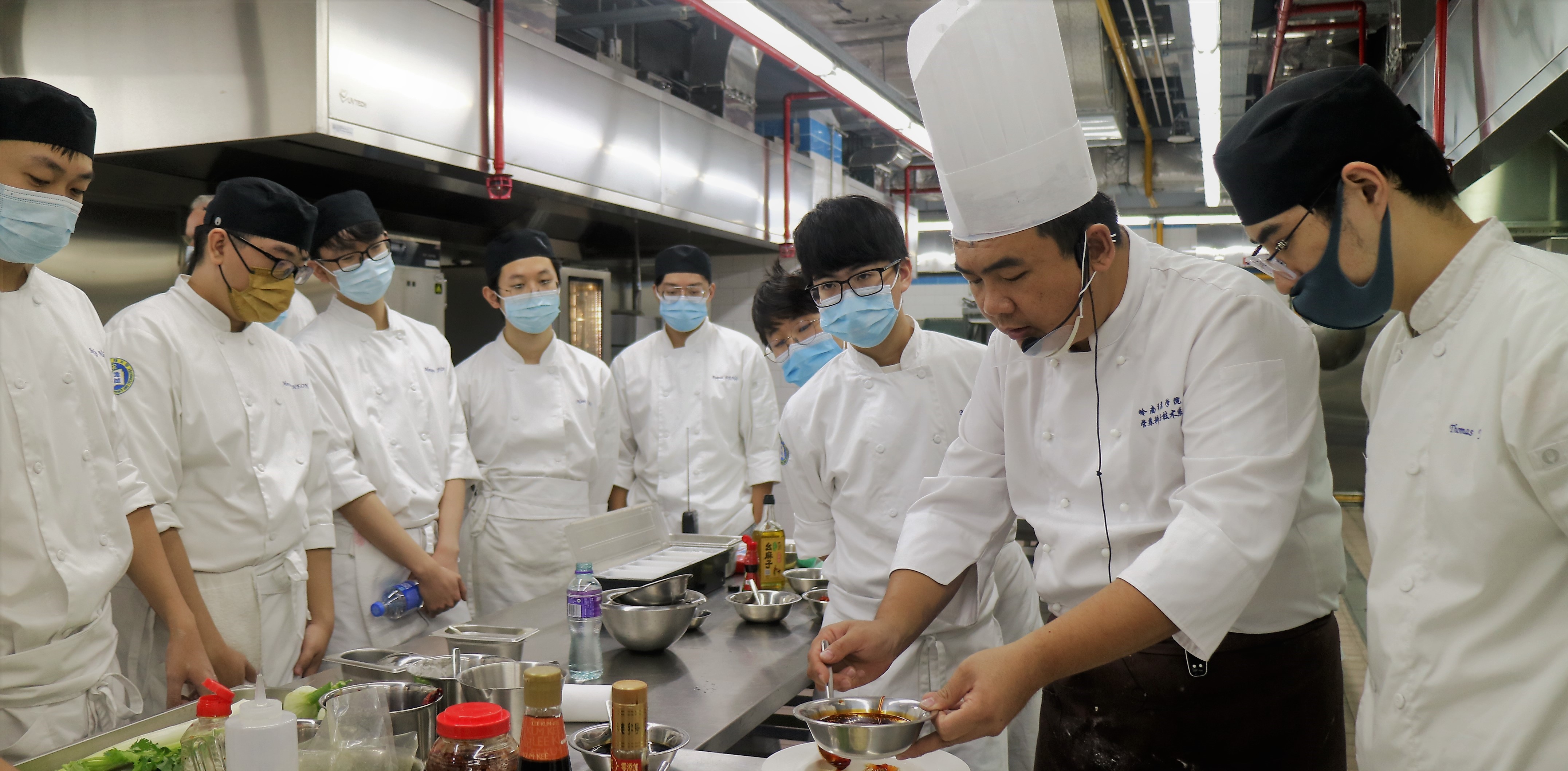 厨艺学院学生在2021中国创新与传统中餐厨艺大赛获二金七银六铜-浙江旅游职业学院