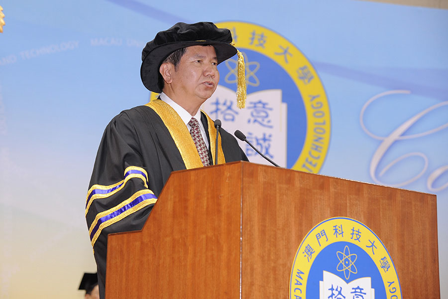 graduate-2014-01