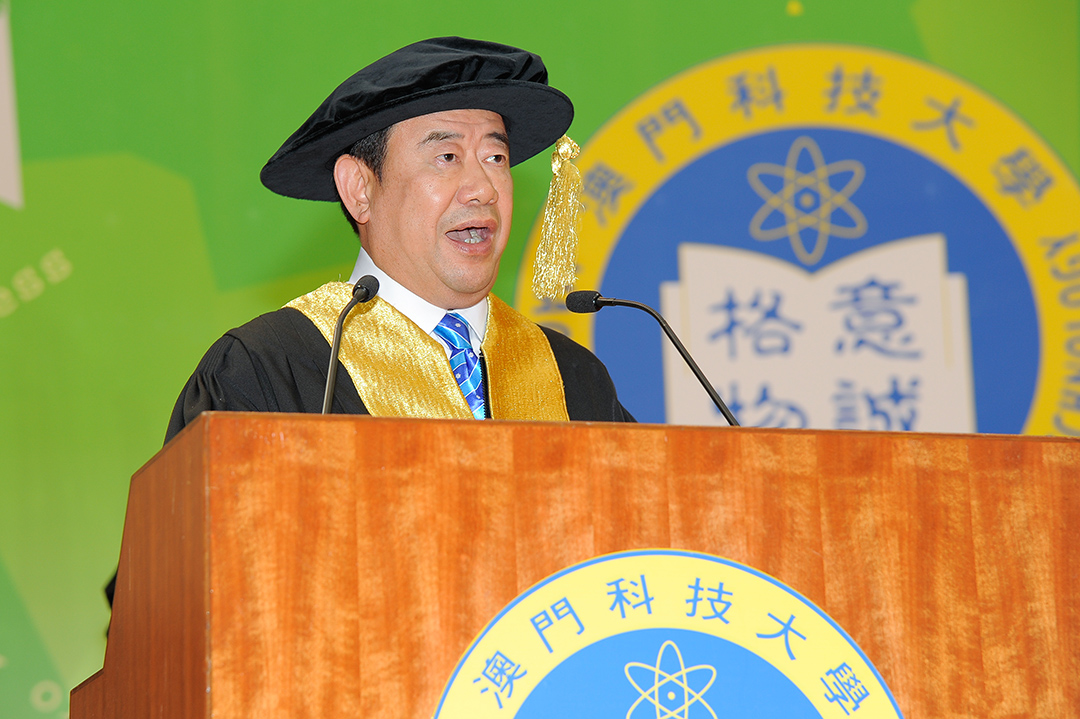 graduate-2014-01