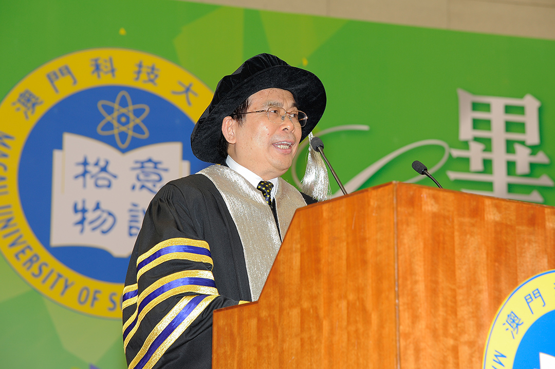 graduate-2014-01