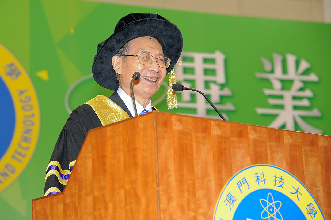 graduate-2014-01