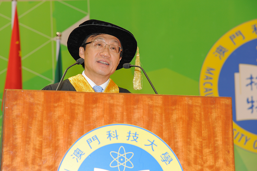 graduate-2014-01