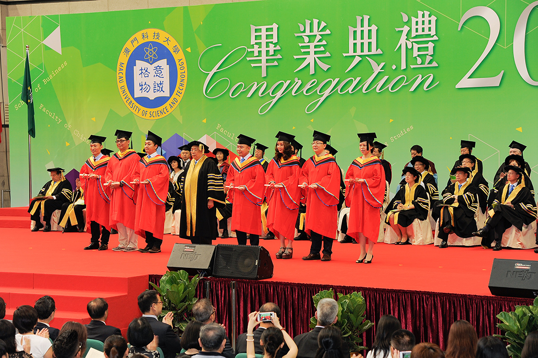 graduate-2014-01