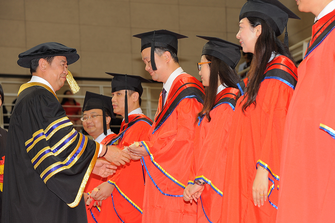 graduate-2014-01
