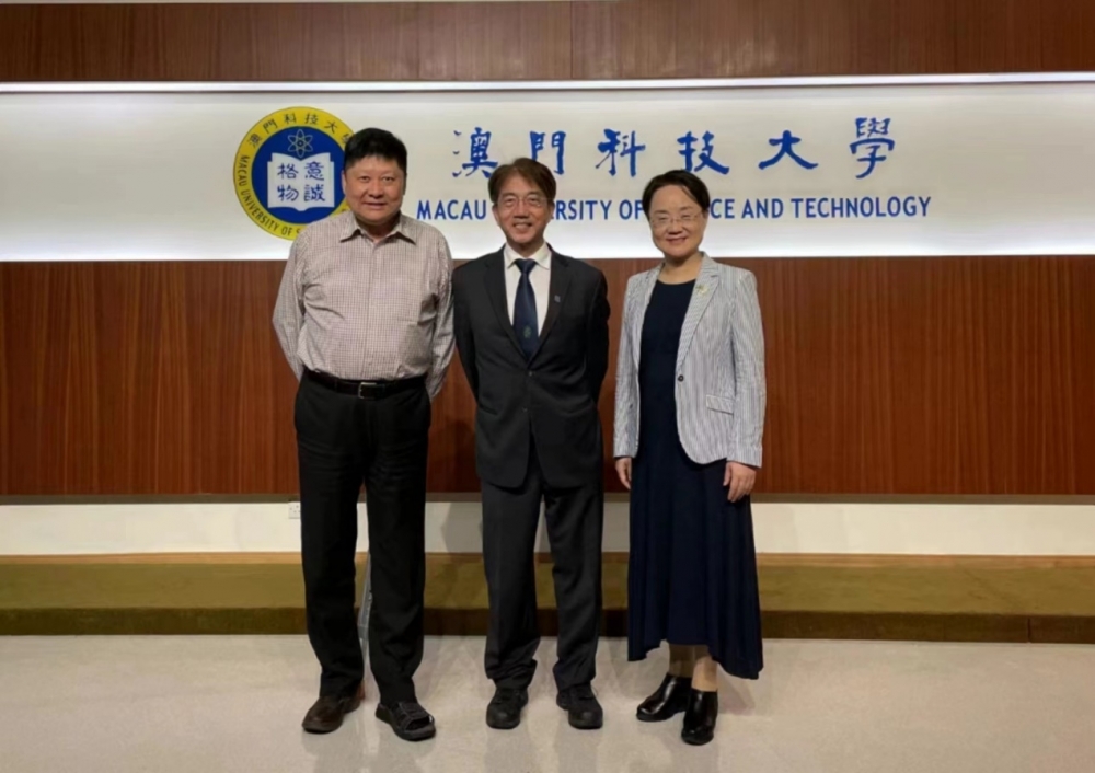 張洪明院長李行偉校長顏海平教授 從左至右