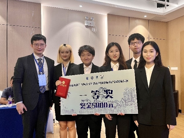 澳科大代表隊南角海韻組成員與指導老師合影