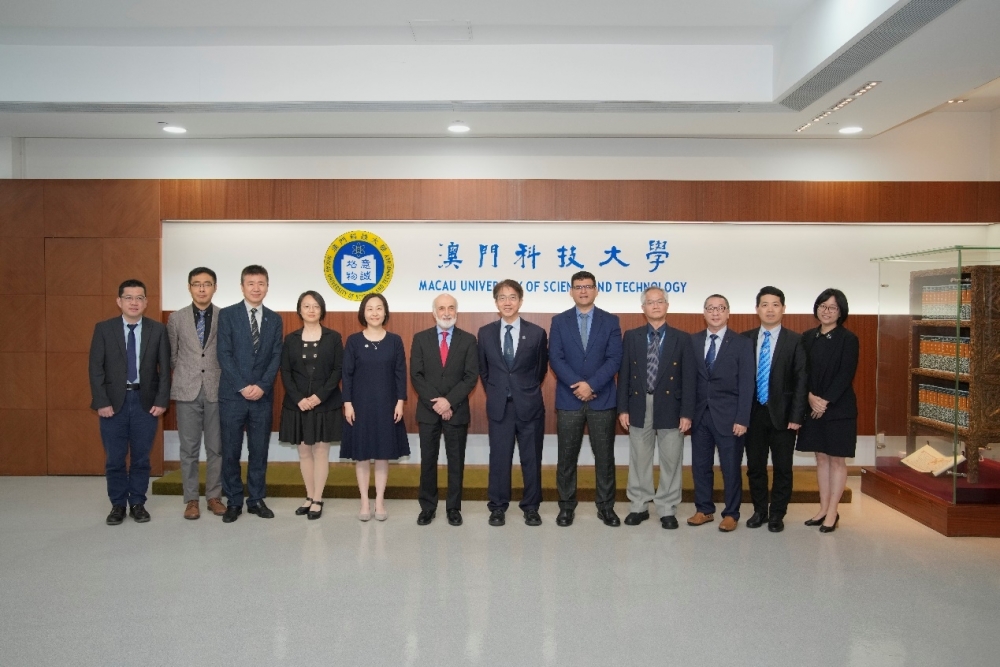 澳科大李行偉校長右六與AACSB實地訪評專家組一行合影