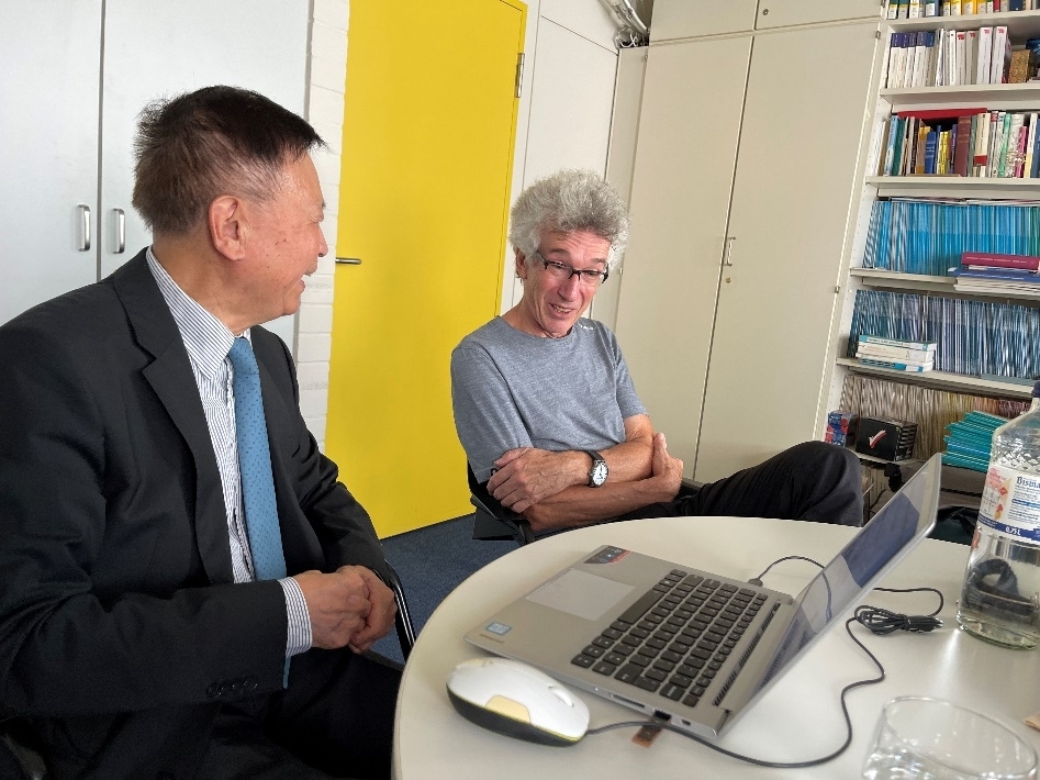 伍乃騏主任左向德國柏林工業大學Joerg Raisch教授右介紹澳科大