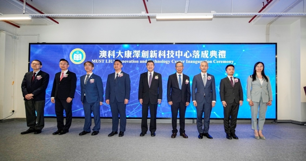 主禮嘉賓合影左起區榮智謝永強李行偉石書正廖澤雲鍾南山戴建業丁少雄梁亦好