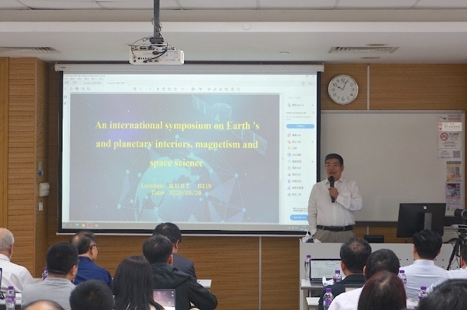 中國科學院院士天問一號首席科學家潘永信主持會議
