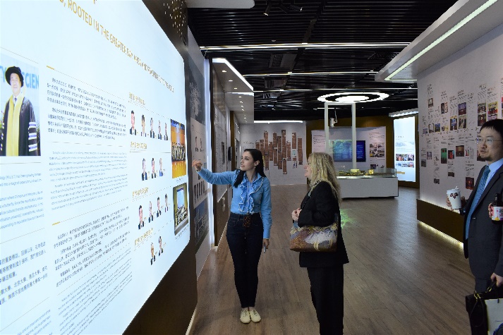 參觀澳科大校史與成果展廳