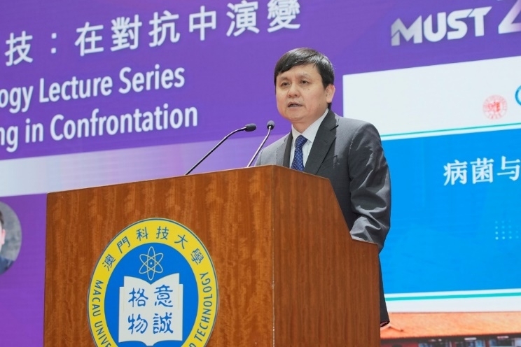 張文宏教授主講