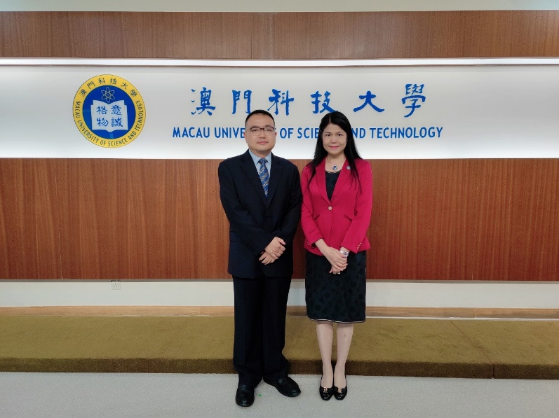 澳科大團隊項目負責人趙新元教授左與梁文慧教授右合影