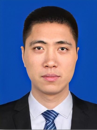 王 俊