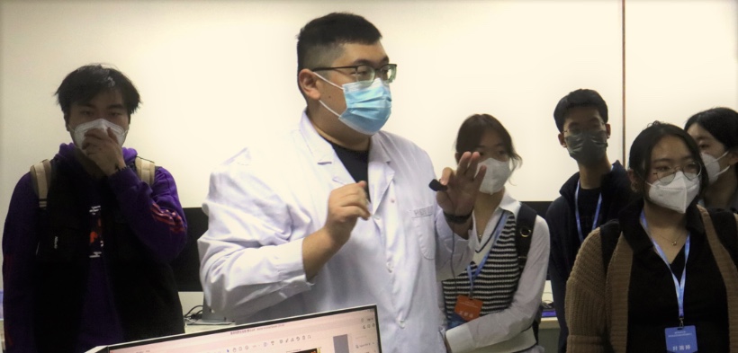 江蘇高校學生境外學習政府獎學金項目參觀中藥質量研究國家重點實驗室 9/1/2023