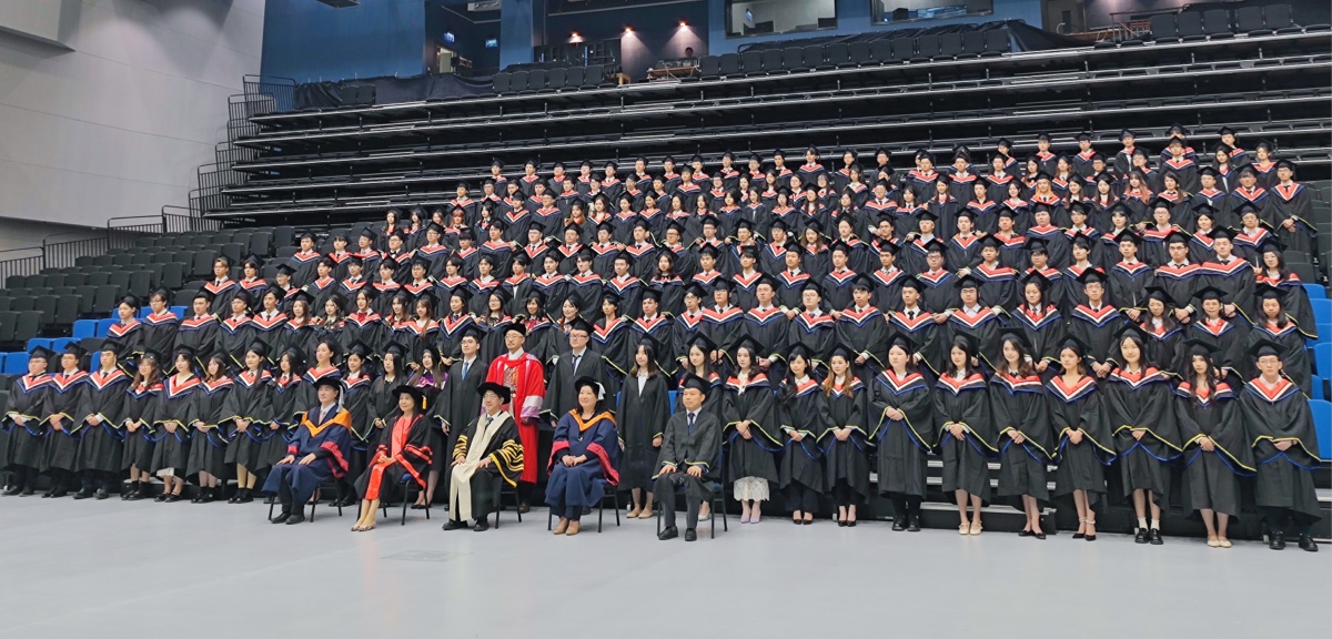 澳科大博雅学院第一届商学士和款待服务管理学士拍毕业相