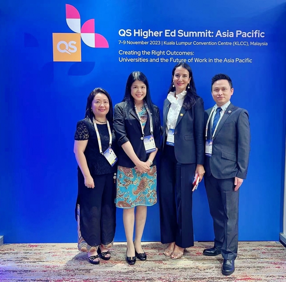 QS高等教育亚太峰会，澳科大添亮点：马来西亚王子莅临澳门科技大学展位给予支持