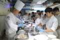 6--Student-works-with-the-chef