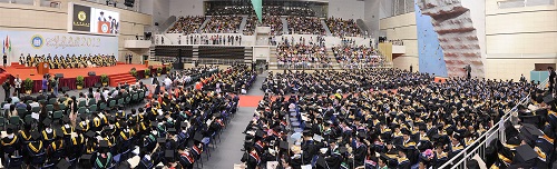 逾千名毕业生出席典礼