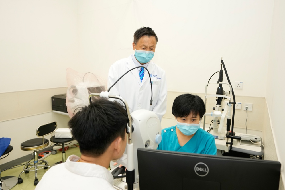 Chair Professor Zhang Kang of the Faculty of Medicine of M.U.S.T. is one of the top 100,000 scientists in the world and a leading ophthalmologist in China