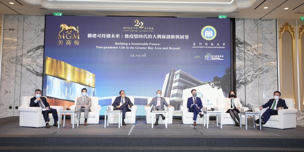 論壇主旨演講嘉賓還就現場和線上的觀眾的提問做了回應.jpg