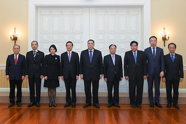 行政長官崔世安於2017年3月會見澳門歸僑總會代表，討論攜手僑界參與和助力“一帶一路”建設的工作部署。