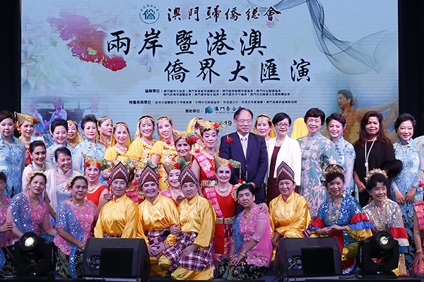 歸僑僑眷人脈優勢：澳門有來自逾60國的歸僑僑眷，他們從事各行各業，熟悉中外語言及文化，具有廣泛的社會網絡及人脈，他們大多長期參與愛國愛澳事業，配合特區發展策略。